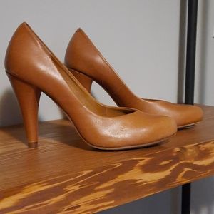 Steve Madden Leather pumps in tan